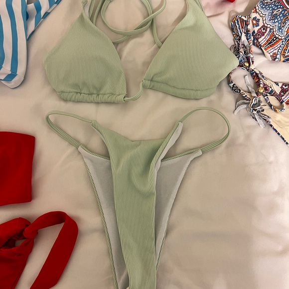 Bikini bundle - Picture 6 of 7
